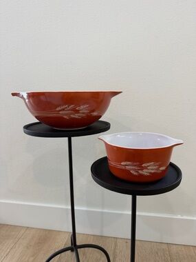 Pyrex Orange Wheat Vintage Mixing Bowls Set (2 pieces)